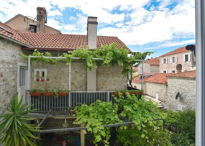 Stan Stari Grad Budva